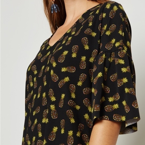 MANGO Pineapple
V-Neck Printed Dress Size 4 - Picture 3 of 9
